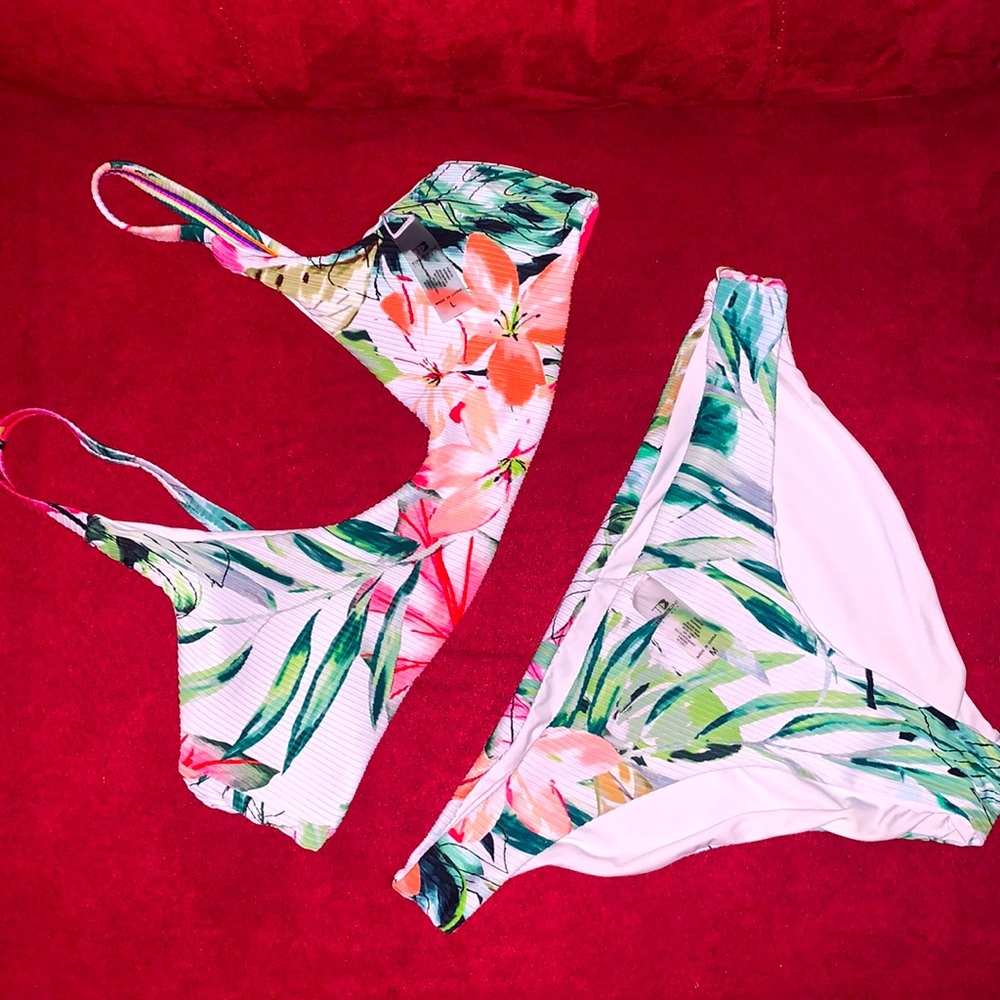 TiniBikini White Tropical Floral Bikini Two-piece Set Lg Top Md Bottom
